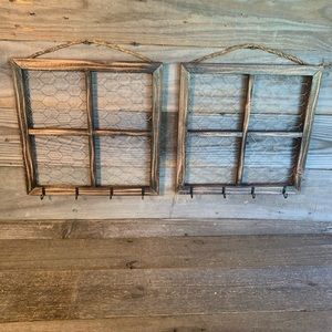 Set Of 2 Farmhouse Chicken Wire Frames w Hooks